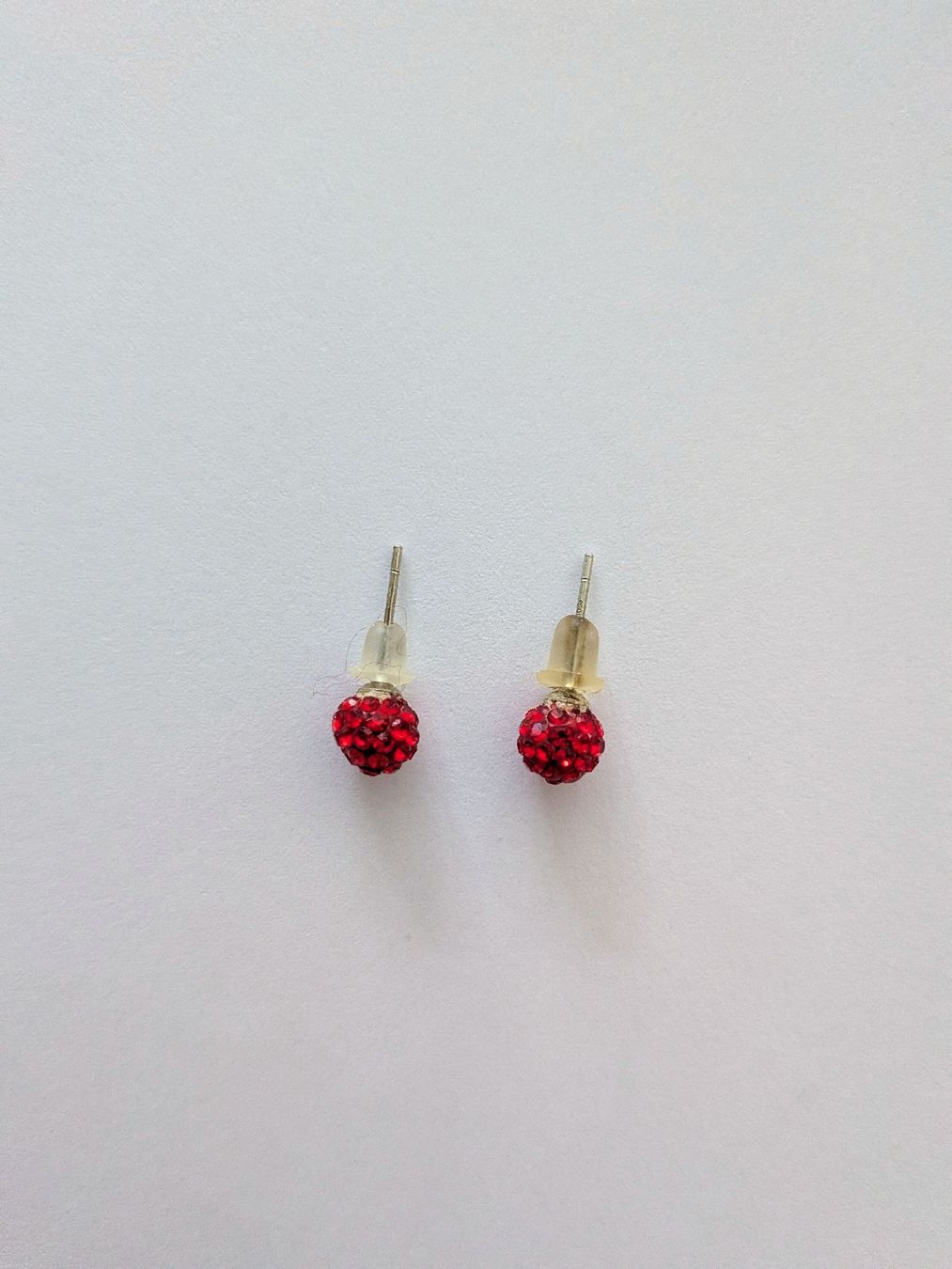 Orecchini pendenti & Orecchini a lobo: Red Ball Stud Earrings – Usato da Lachen SZ venduto da joa_rf9n 1