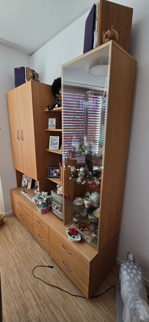 Linth Regale: Wohnregal mit Vitrine, Buche gedämpft, geölt – Gebraucht aus Hettlingen von r_t_rp9k