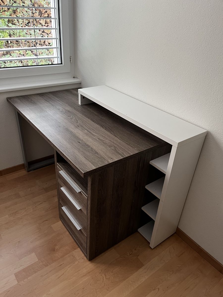 Schreibtische: Schreibtisch – Gebraucht aus Volketswil von and_nz6x 1