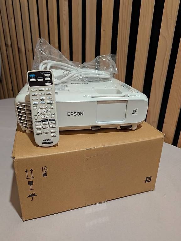 Videoprojektoren: Beamer Epson EH-TW740 – Gebraucht aus Emmenbrücke von gin_6djl