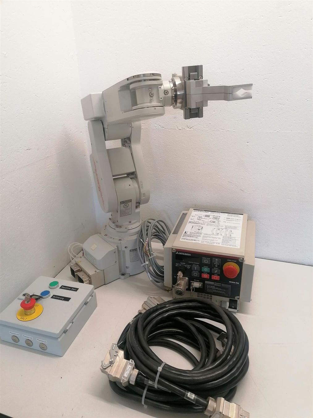 Tutte le macchine: Roboter- Mitsubishi RV-2SDB-S15 komplett – Usato da Niederdorf venduto da LeptonAG_Labor