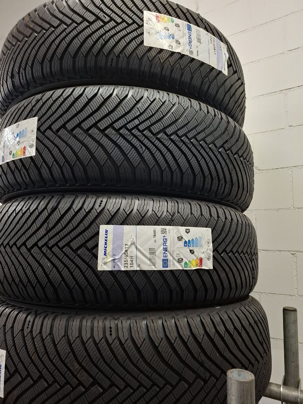 Pneumatici & Ruote complete: 4x Michelin Alpin 235 65 17 – Nuovo e nell'imballaggio originale da Morgarten venduto da rad24