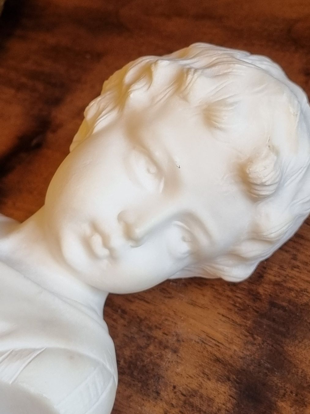 Sculptures & Statues: Signierte Alabaster-Kinderbüste – D'occasion à Scharnachtal par devin03 6