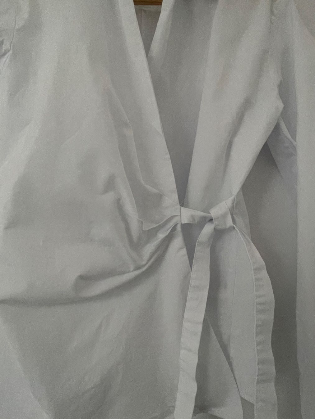 Zara Camicette: Zara, wunderschöne weisse  Wickelbluse, Gr  M, – Nuovo (secondo la descrizione) da Wangen b. Olten venduto da VeraHa 1