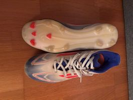 Crampons de foot F50