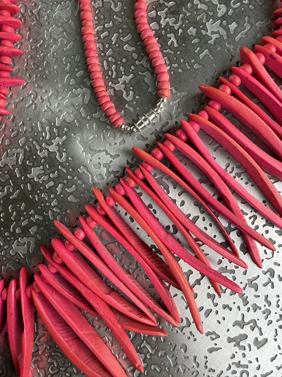 Catenine: Extravagante Statement-Kette, Holz, pink – Usato da Richterswil venduto da Solemare47Nicole 1