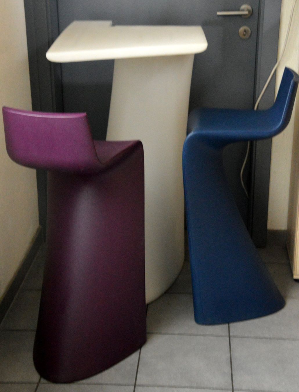 Set di tavolo e panche: Vondom Wing Tisch + 2 x Stühle /  table + 2 x chaises – Usato da Collonges venduto da arashee 4