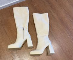 High Heels (Stiefel) mit Plateauabsatz
