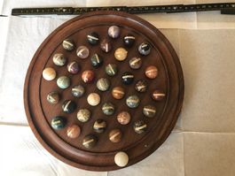 Jeu et présentoir de pierres semi- et précieuses