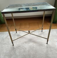 Beistelltisch mit verspiegelter Platte