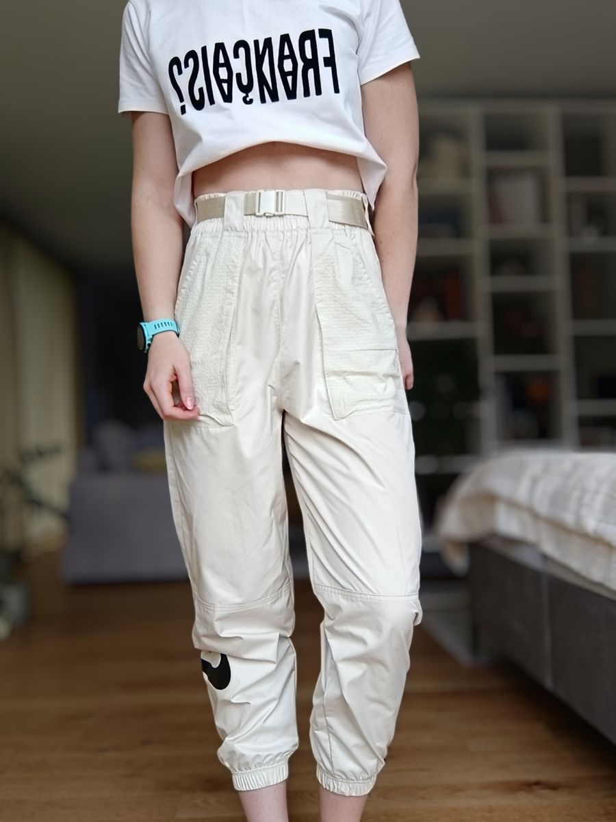 Nike Hosen: NIKE BEIGENE FREIZEITHOSE – Gebraucht aus Zürich von dbu_s8p2