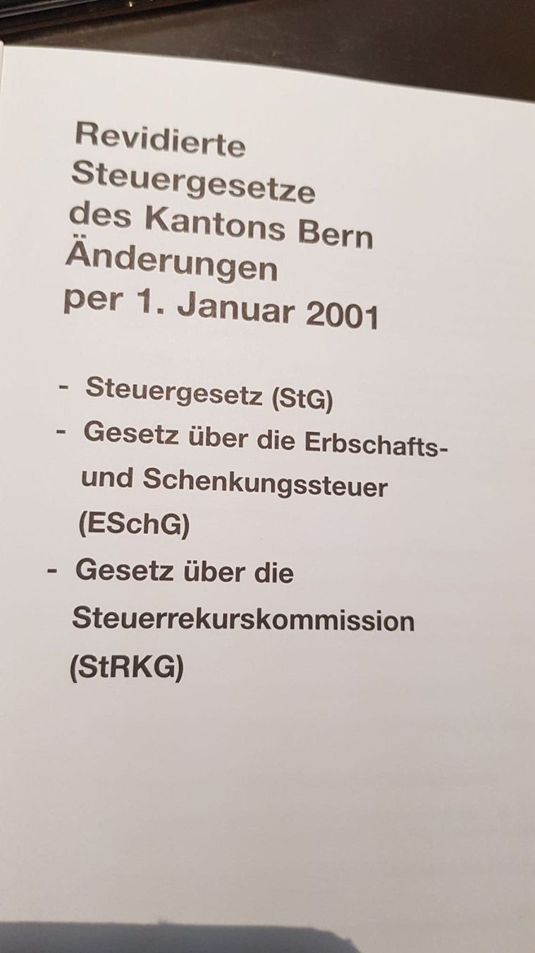 Libri: Steuergesetz Kanton Bern 2001 - GRATIS – Usato da Spiegel b. Bern venduto da sus_xj97 2