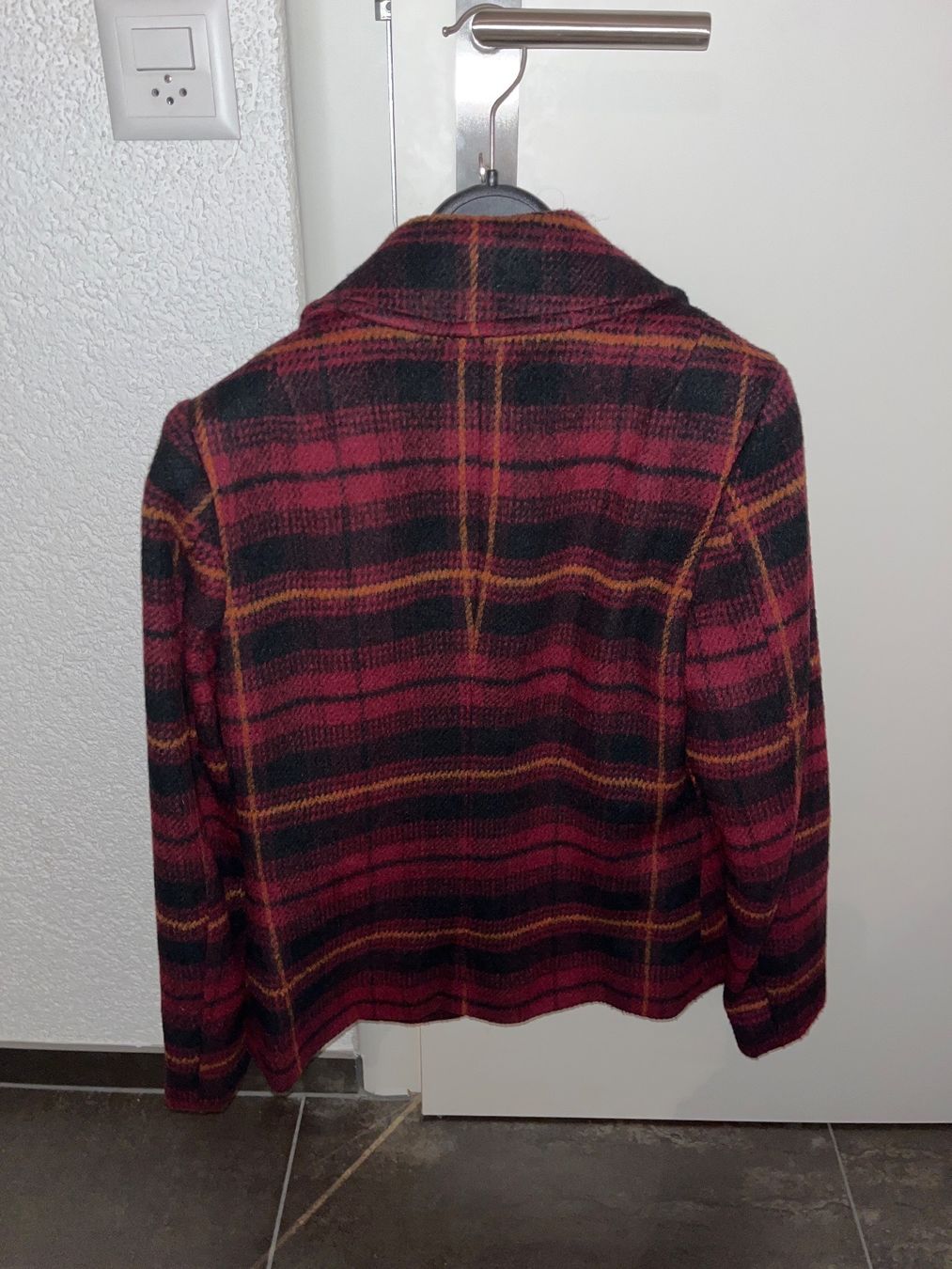 Giacche: Karrierte Bordeau-Rote Jacke / Mantel – Usato da Hombrechtikon venduto da Kaatja 1