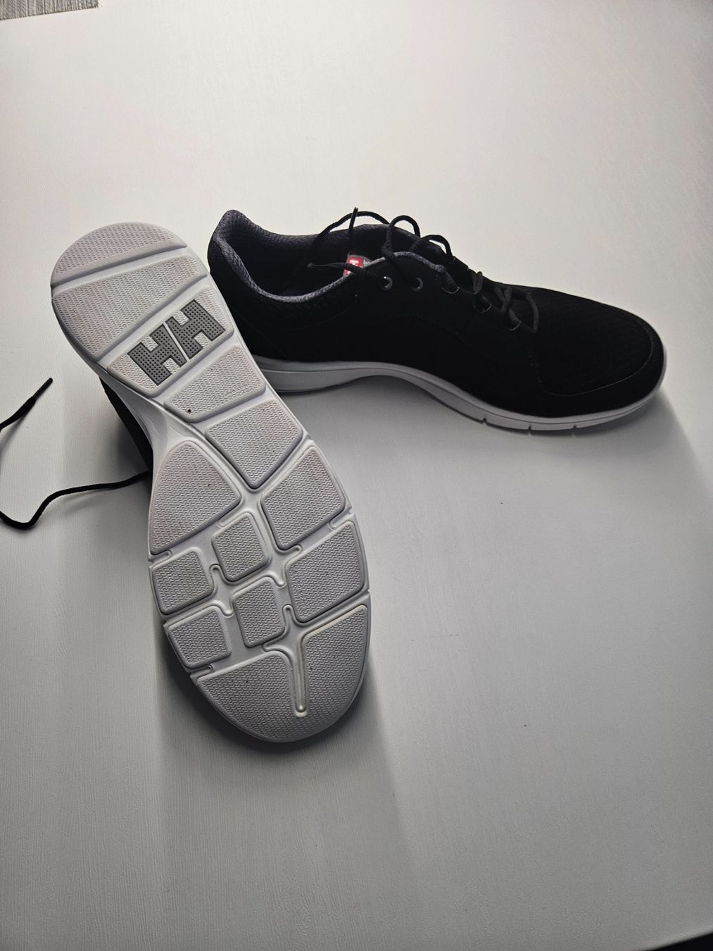 Helly Hansen Chaussures hommes: Helly Hansen Ahiga V4 Hydropower Jetblack – Neuf (Voir description) à Bülach par Aheil 2