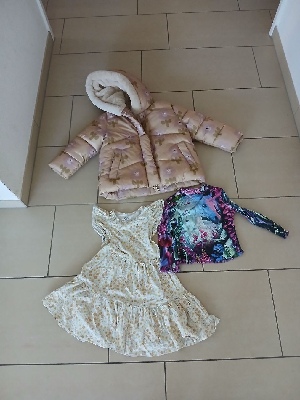 Lotti & Set di vestiti: schönes Mädchenset  3-4 Jahre – Usato da Hinwil venduto da Sabirose9
