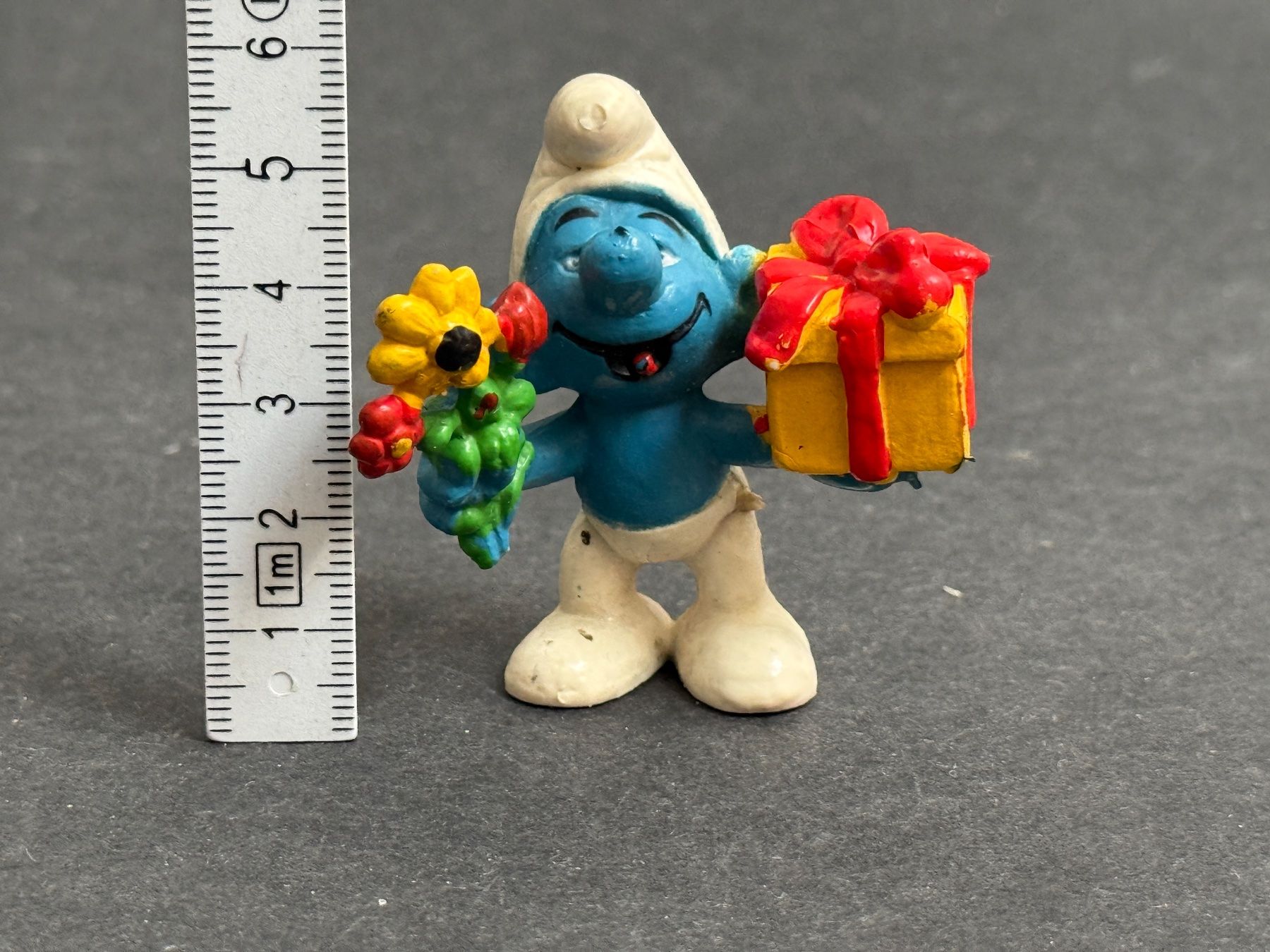 Schleich Statuette: Peyo Schlumpf 20040 Geschenkschlumpf Geschenk Schleich – Usato da Ennetbaden venduto da mapa05 2