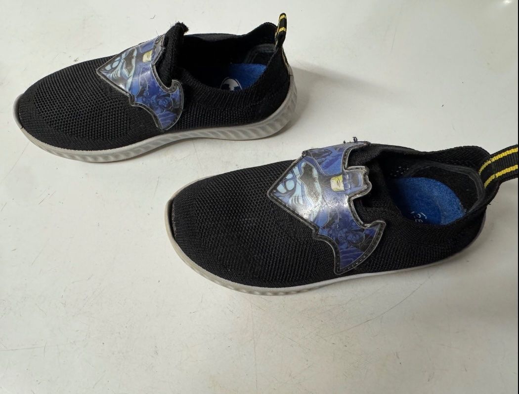 Scarpe per ragazzi: Kinder Hausschuhe Grösse 28 – Usato da Zürich venduto da zd_1965 1