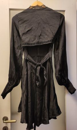 Schwarzes Kleid mit Rückenausschnitt (Other Theory), Gr. M