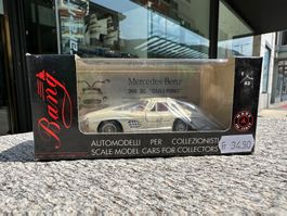 Bang 1:43 Mercedes Benz Gullwing 300 SL 1954 Ivory