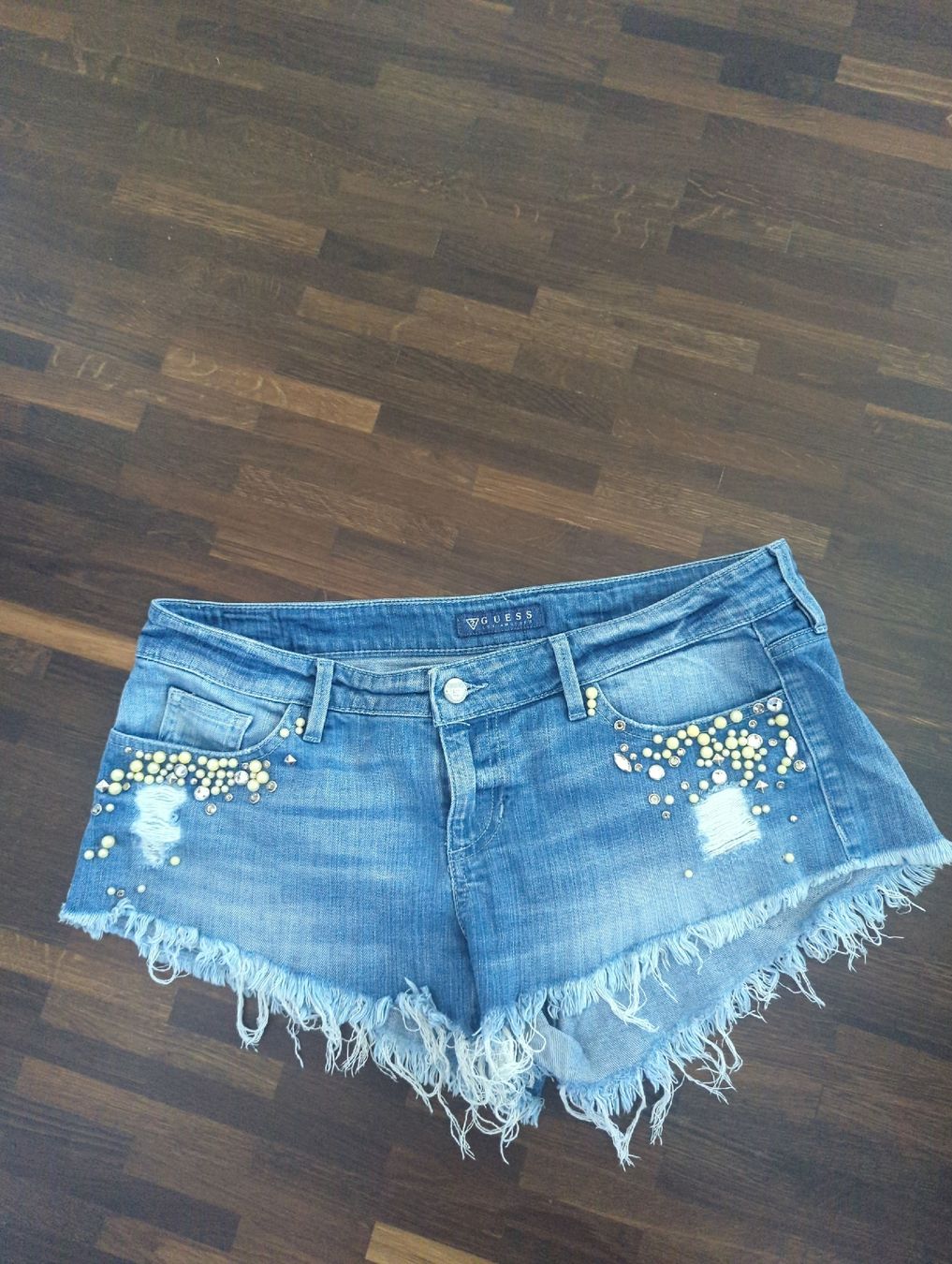 Guess Pantaloni: Guess Hotpants – Usato da Niederwangen BE venduto da jan_p2tb