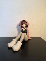 Anime Figur Mädchen mit pinkem Kapuzenpullover