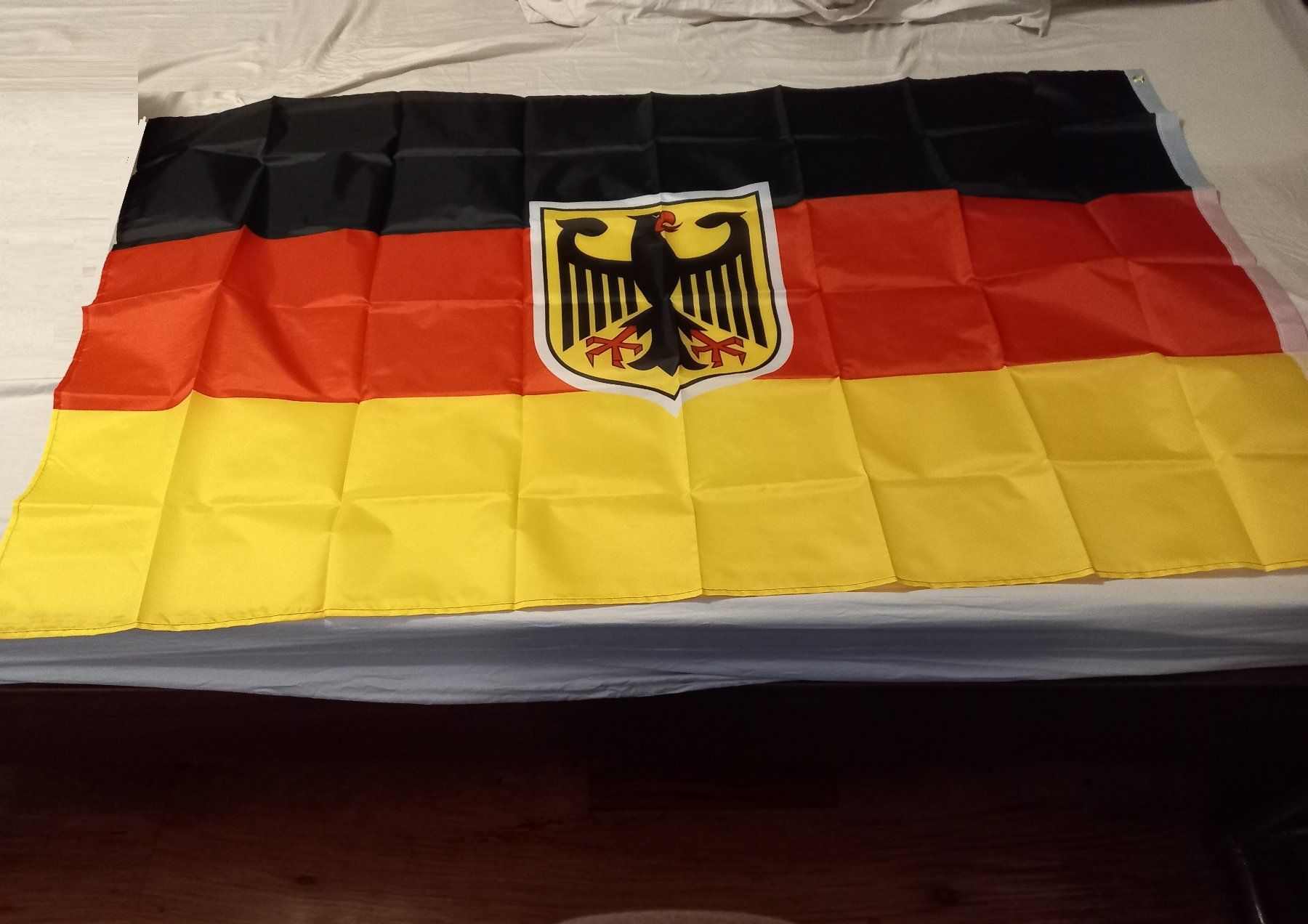 Fahnen: 3x Flagge Deutschland - Drapeau Allemagne – Neu und originalverpackt aus Bussigny von NATURALO