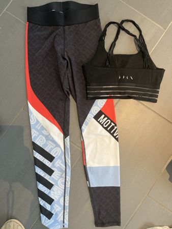 Sport Set, spirtBH und Leggings, Motivdruck, Grösse S,