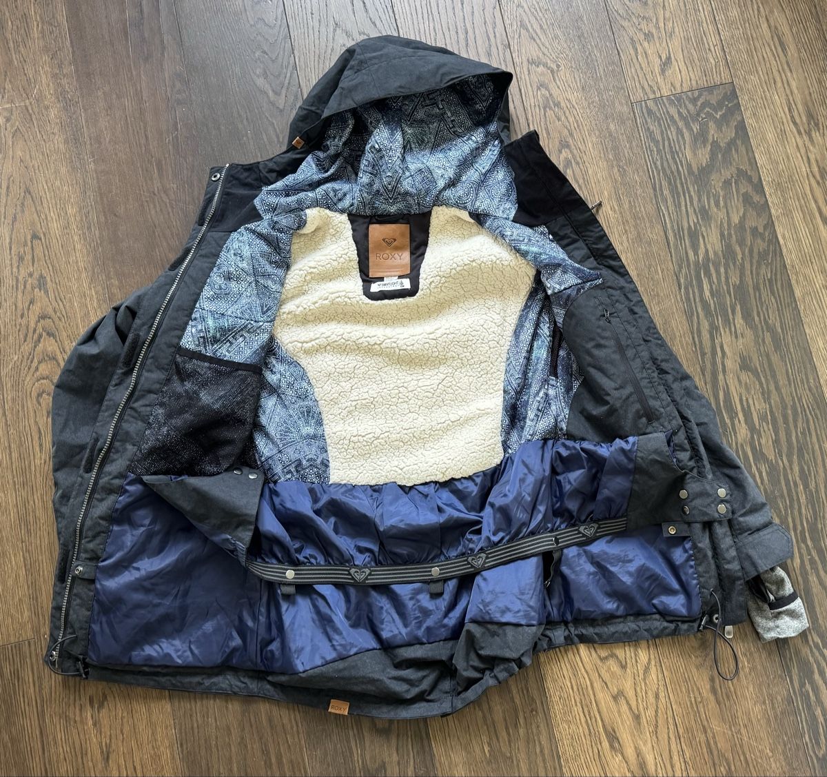 Roxy Giacche: Roxy Snowboardjacke Dryflight Technology Grösse S – Usato da Zollikon venduto da rundbsurf 5