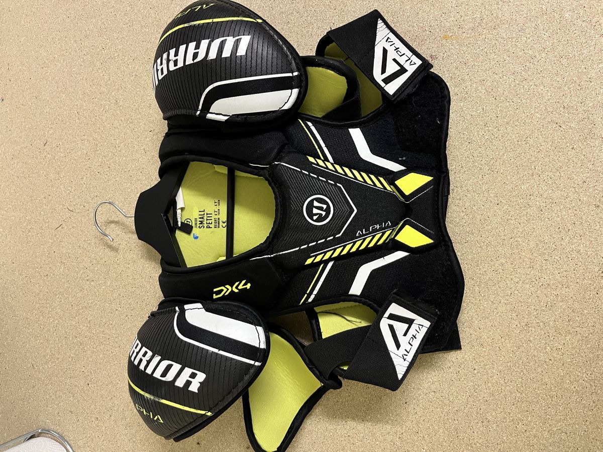 Schutz & Schoner: Warrior Alpha DX4 Schulterschutz Grösse S – Gebraucht aus Münchenbuchsee von grau10