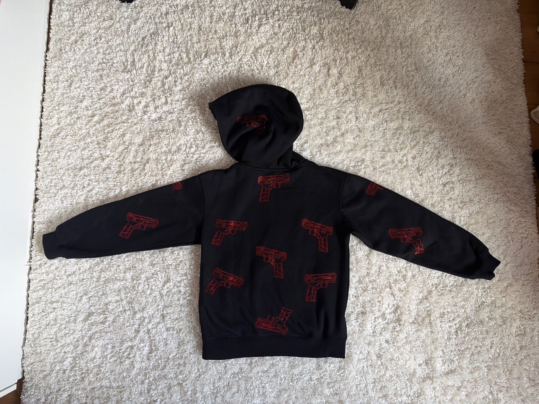 Maglioni & Felpe: Cooler Kapuzenpullover mit Pistolen Muster – Usato da Tennwil venduto da juupydu 3