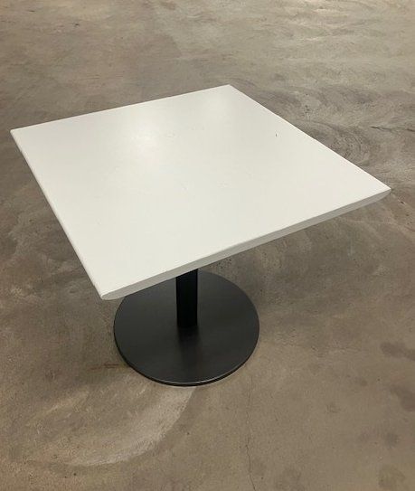 Tische: Quadratischer Tisch – Gebraucht aus Basel von fm2_lf5k