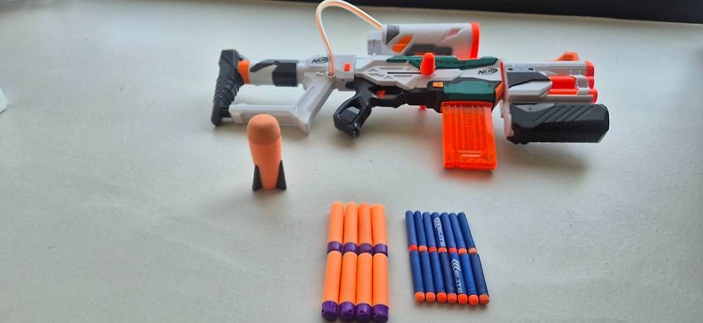 Nerf Spielzeuge: NERF Modulus Tri-Strike inkl. Darts, Mega & Rakete – Gebraucht aus Arbon von Ftdata 2