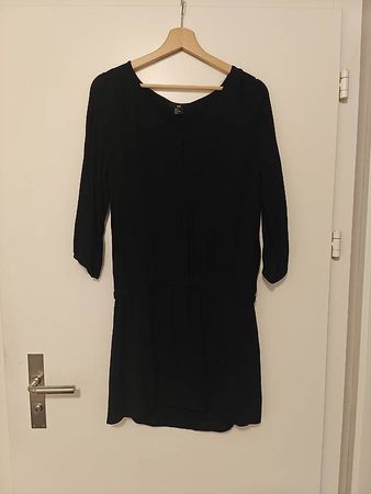 schwarzes kurzes Kleid in Grösse 36