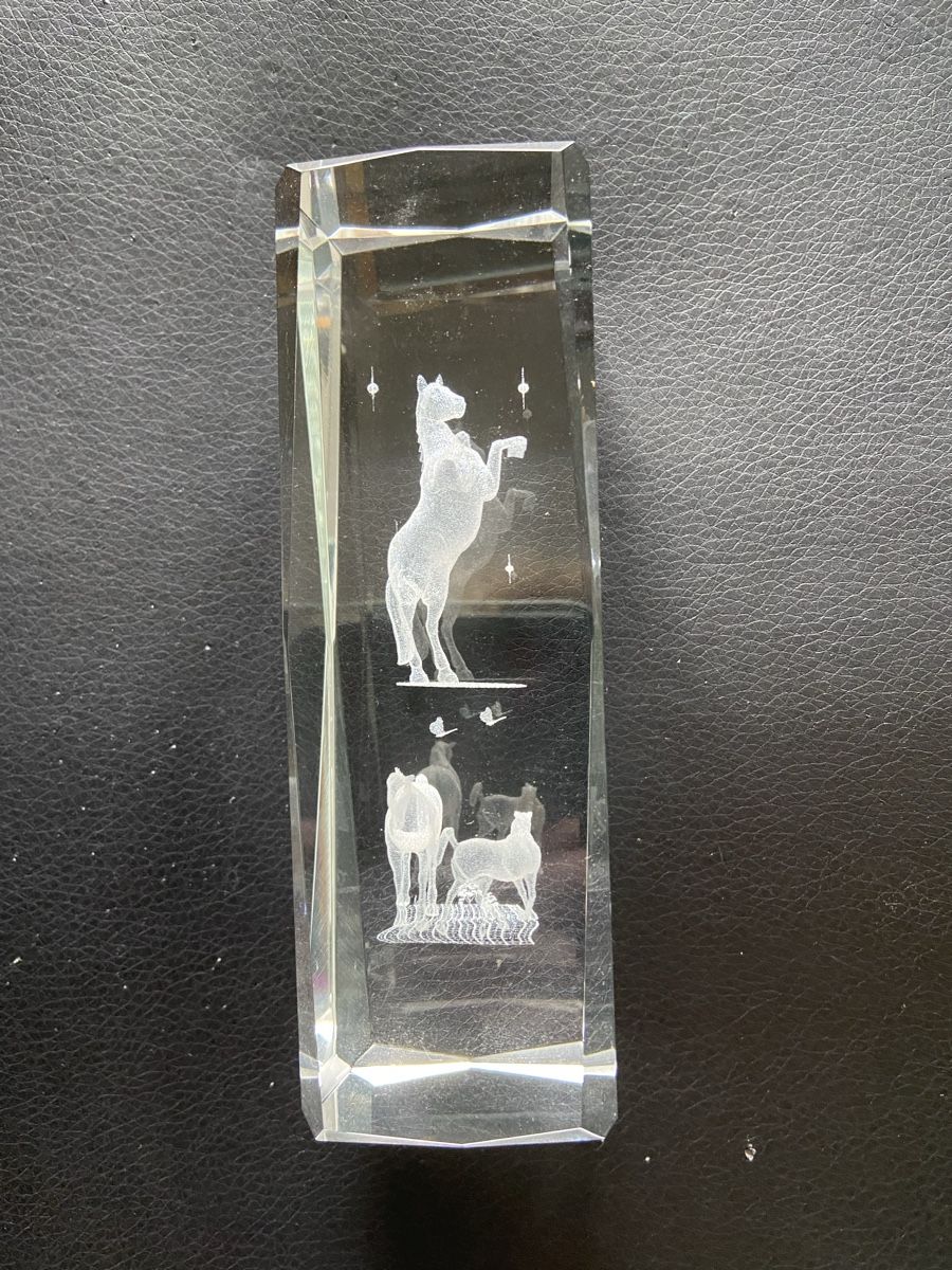 Statuette: Neue grosse Glasfigur mit 3D Pferden – Nuovo (secondo la descrizione) da Oftringen venduto da andrax 6