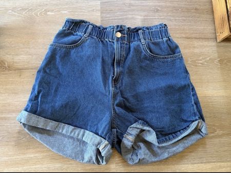 H&M Damen Jeans-Shorts, Grösse M - L, NEU 