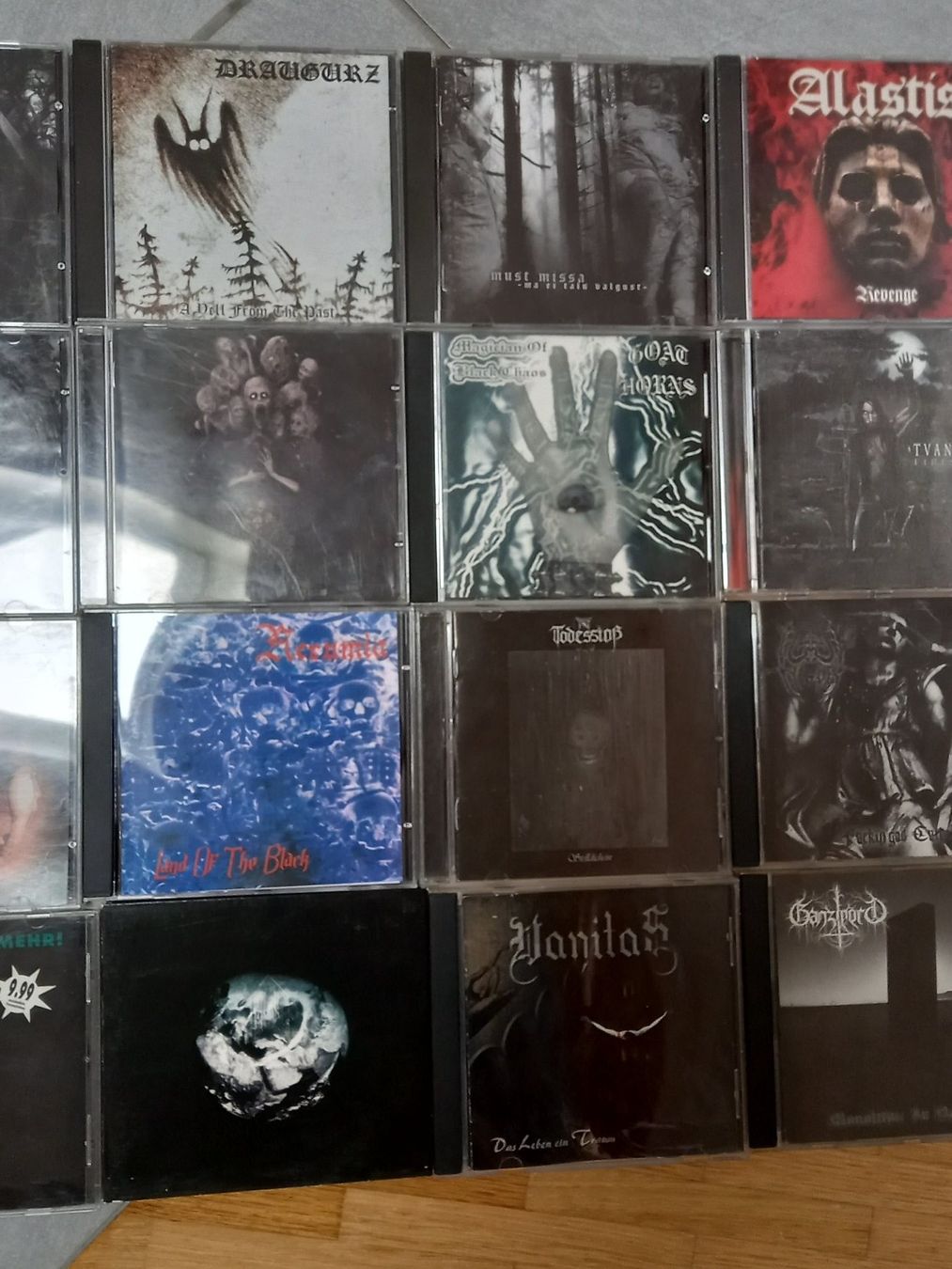 CD: 20 black metal cd – Usato da St-Cergue venduto da VeganWarrior
