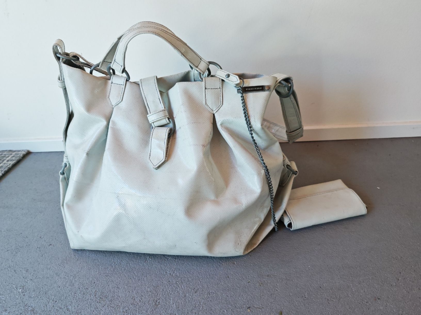 Freitag Taschen für Damen: Freitag Tasche Reference Line hellgrau – Gebraucht aus witterswil von legoleon