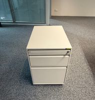 Bürokorpus mit Rollen