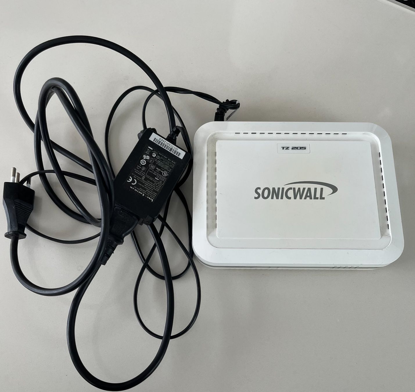 Sonicwall Firewall: Sonicwall TZ 205 occasion – Gebraucht aus Carouge GE von Pierre48