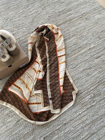 Seidentuch braun beige mit Muster , neu