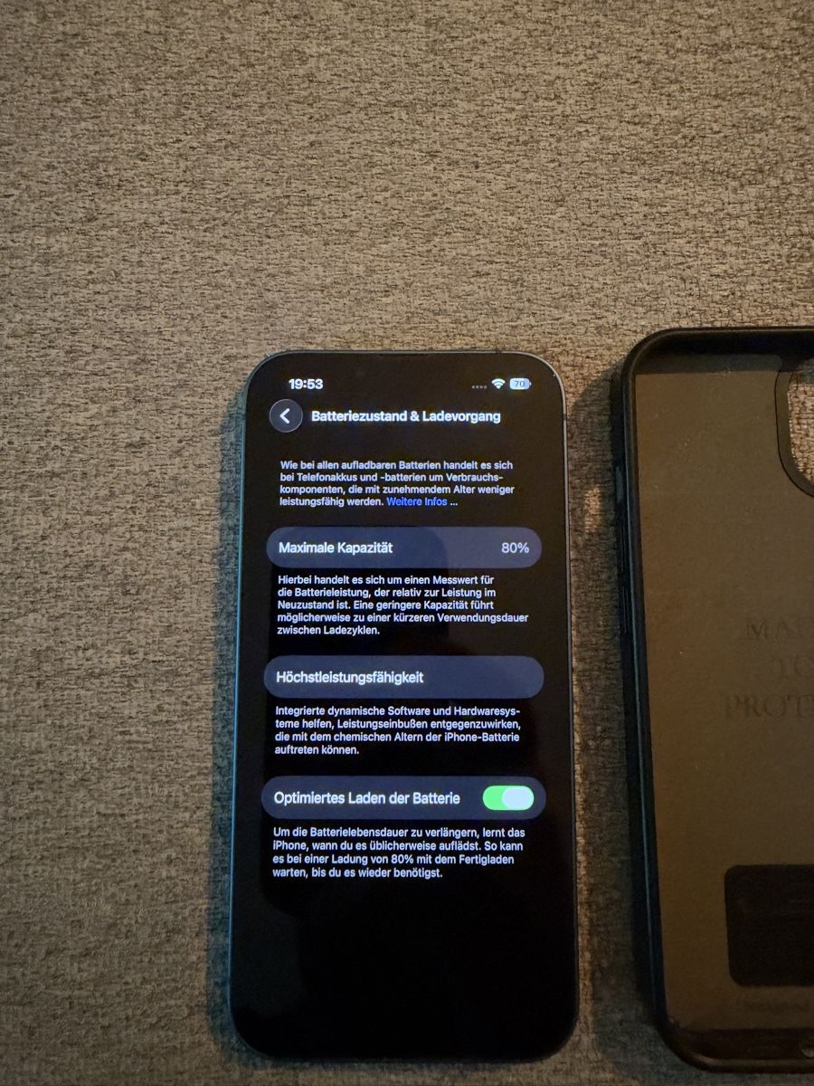 Apple Telefoni cellulari / Smartphones: Iphone 13 128 GB Blau mit Nussbaumfurnier Hülle – Usato da Einigen venduto da yamaha113 6