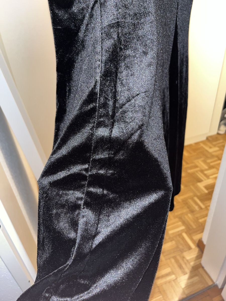 Vestiti: Schwarzes Samtkleid – Nuovo (secondo la descrizione) da Jona venduto da car_6sp9 2