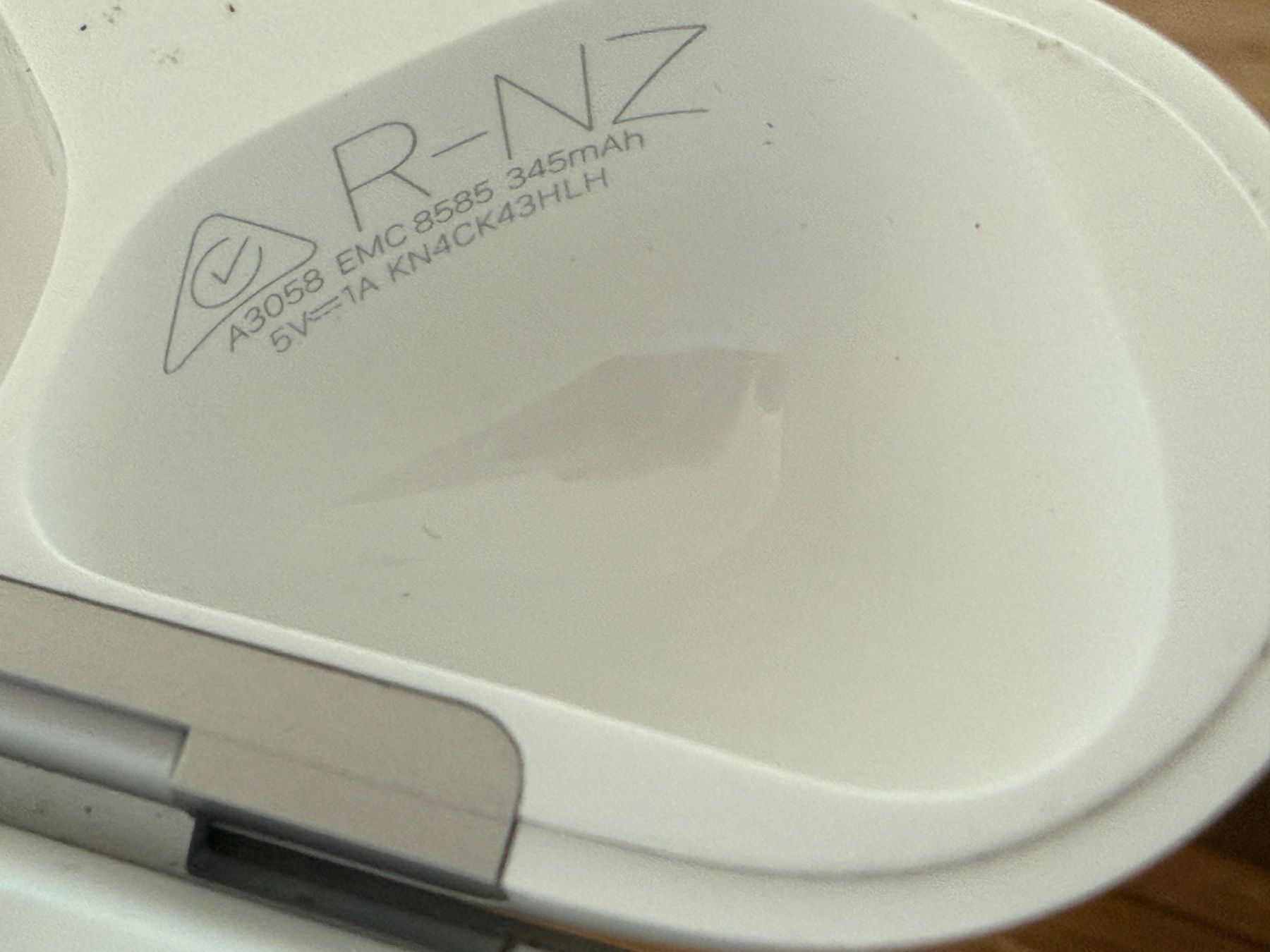 Apple Casques audio: APPLE AirPods 4 Charging Case – D'occasion à Lausanne par Nine1982 3