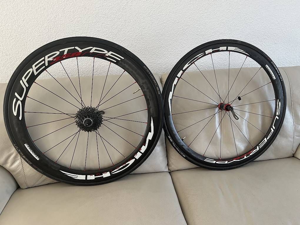 Vélos: 2 Rennrad – D'occasion à Mägenwil par Eambauen