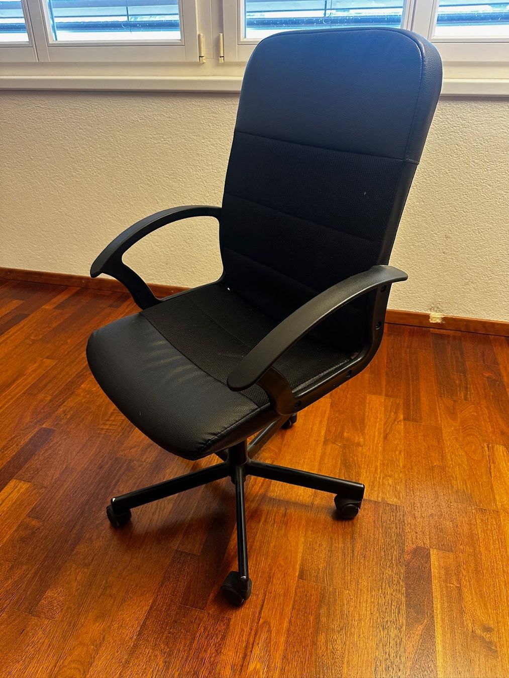 IKEA Markuss Drehstuhl Bürostuhl Schwarz Top Zustand! (Gebraucht) in ...