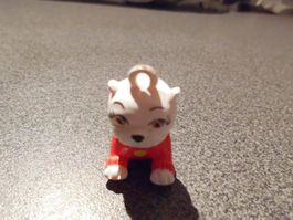 Ueberraschungseifigur Hund rotes Shirt