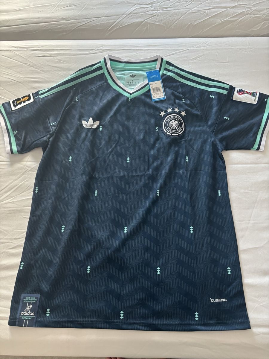 Leibchen & Hosen: WM 2026  DFB  L – Neu und originalverpackt aus Schmitten FR von Hubalo