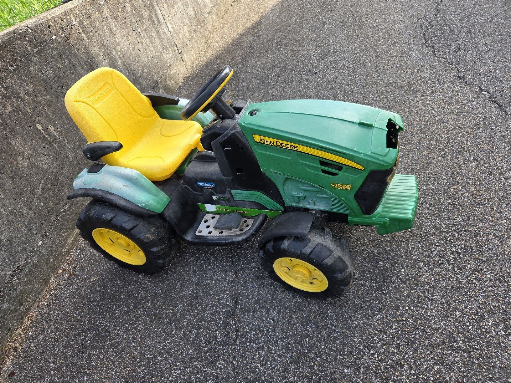 Peg Perego Veicoli per bambini: Peg Perego John Deere Elektrotraktor – Difettoso da Ebnet venduto da Volvo.Power