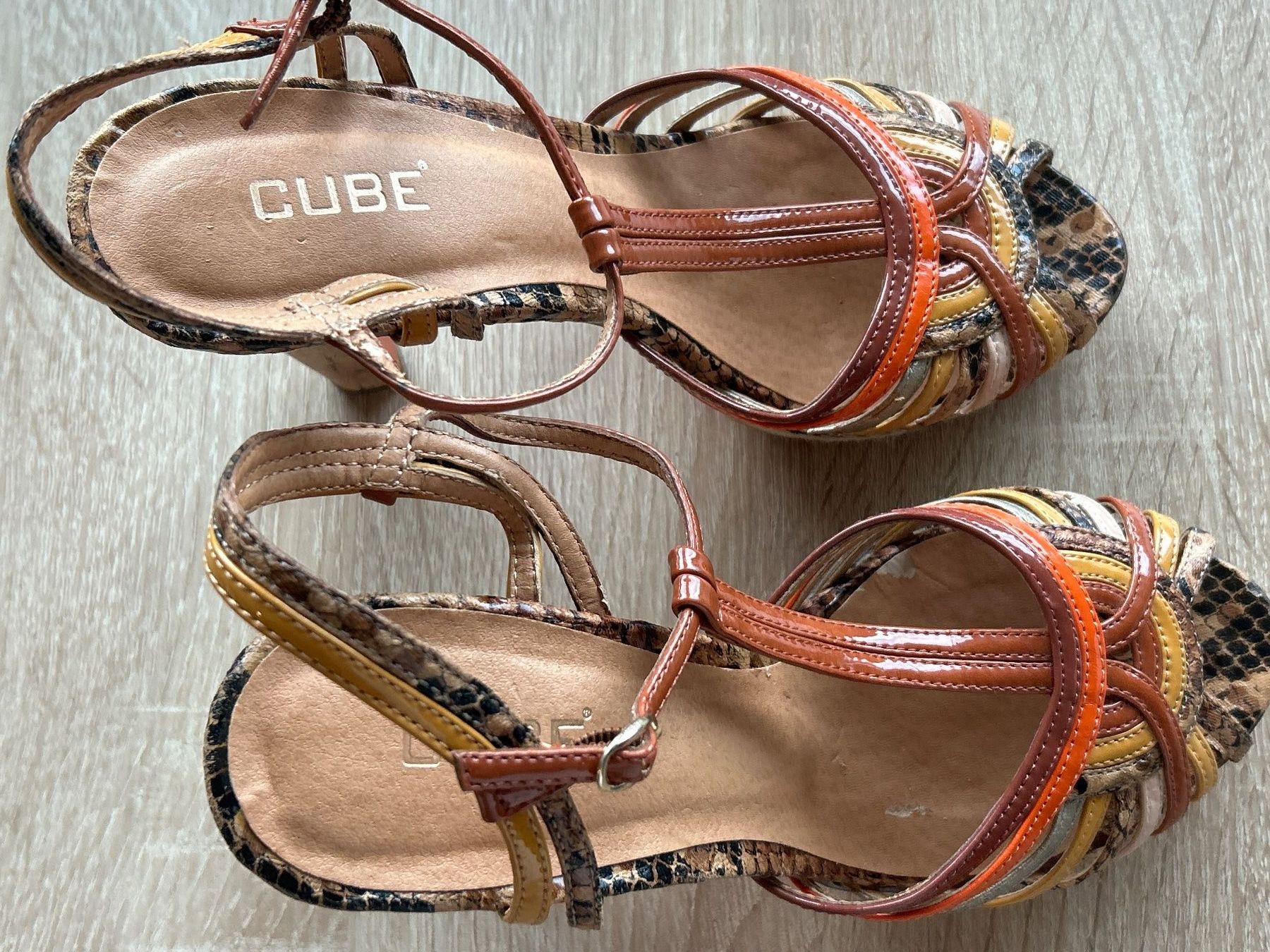 Cube Chaussures femmes: Sandalen mit Absatz mehrfarbig von Cube Gr. 39 – D'occasion à Brunnen par Nala2929 6