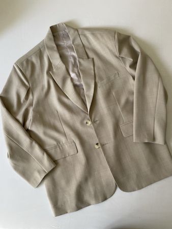 Veste William Look beige, élégante et confortable.